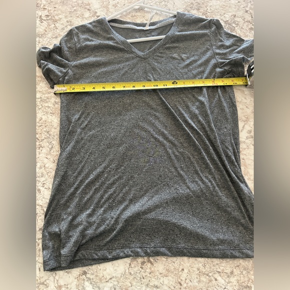 Womens Under Armour T-shirt Gray Medium - Picture 8 of 12